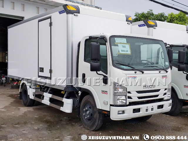 Xe tải Isuzu 5T5 thùng bảo ôn NQR550 giao tận nơi - Xeisuzuvietnam.vn