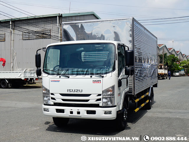 Xe tải Isuzu 5 tấn mui kín bửng nâng NQR550 giá rẻ-Xeisuzuvietnam.vn