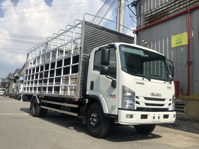 Xe tải Isuzu NQR75ME4 chở xe máy giao tận nơi - Xeisuzuvietnam.vn